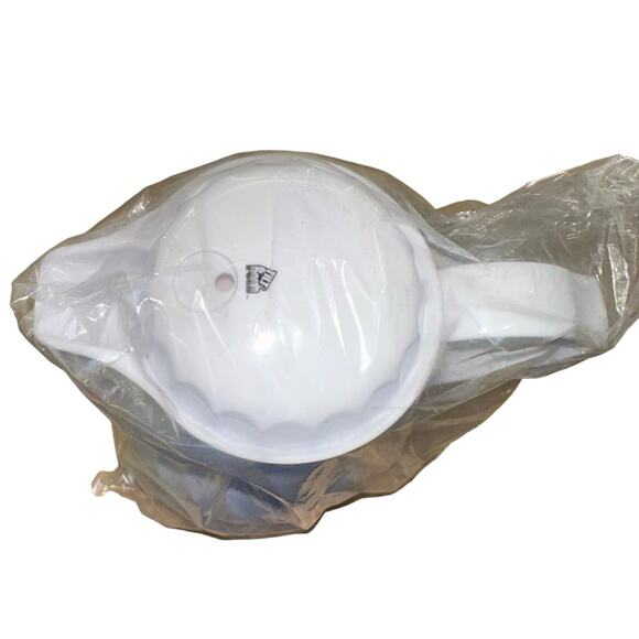 NWT Connoisserve White Insulated Carafe - Picture 3 of 5